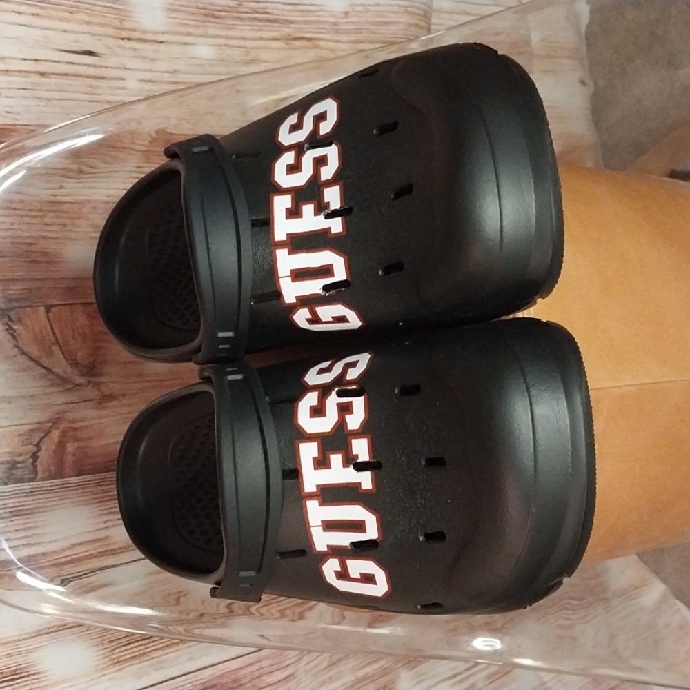 Guess men clogs